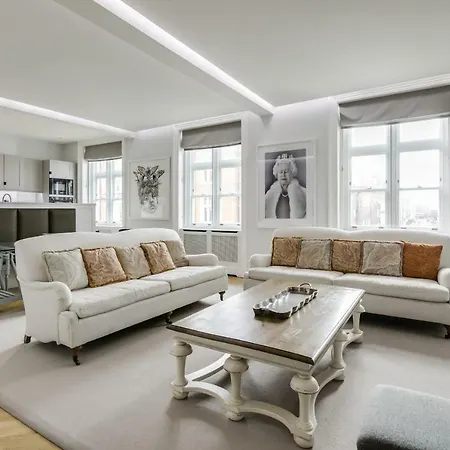 Luxurious Mayfair Home by Hyde Park